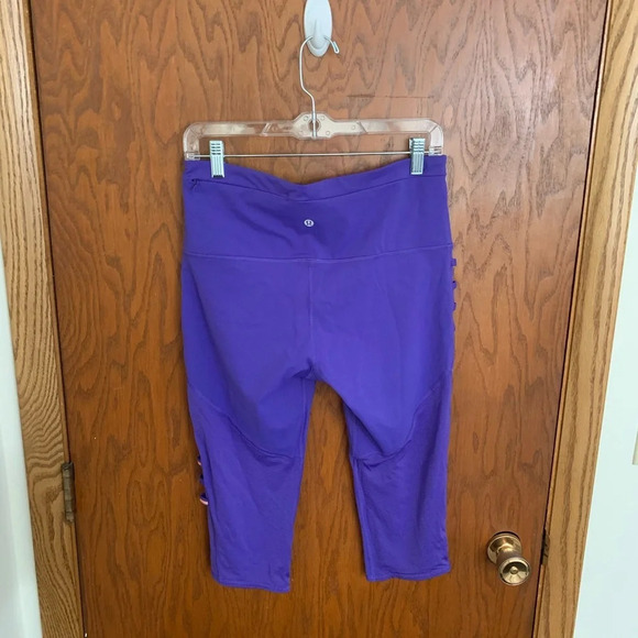 Lululemon Breezy Crop Leggings in Iris Flower - Picture 8 of 8
